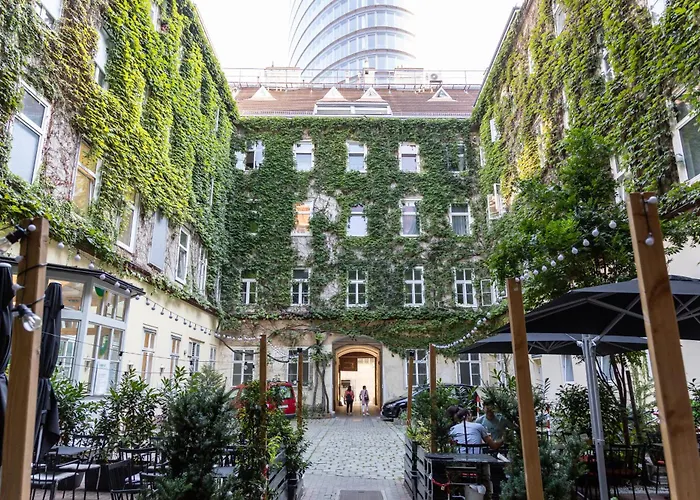 Family Deluxe A Stone Throw From The City Centre And Danube