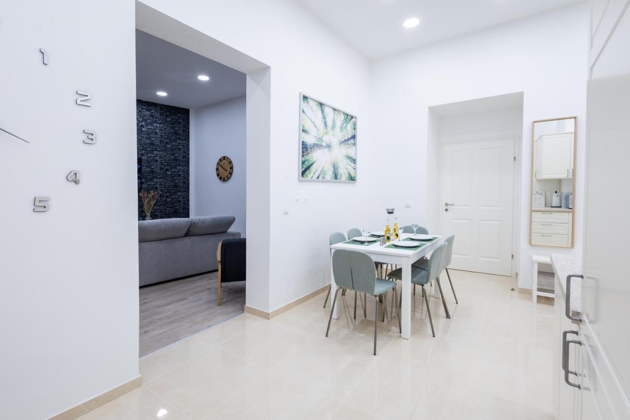Appartement Family Deluxe A Stone Throw From The Centre And Danube *